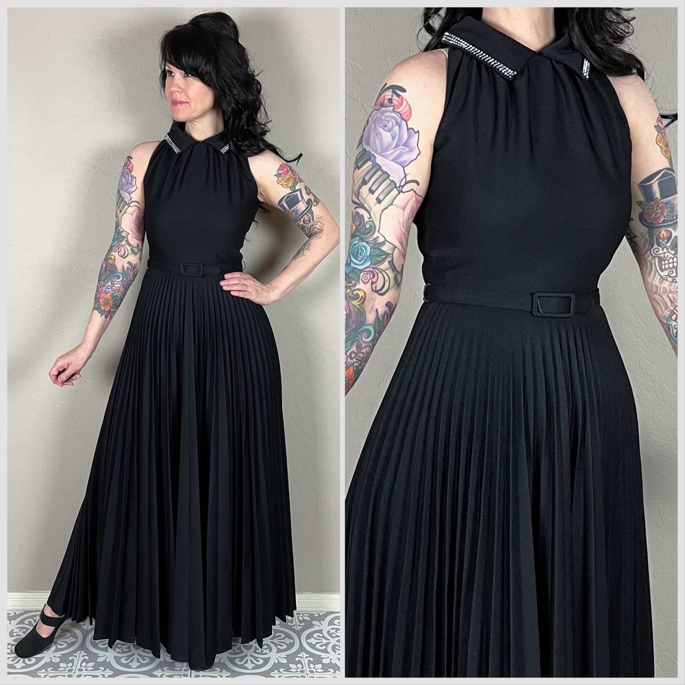 Vintage 1970s Black Sleeveless Pleated Halter Gown
